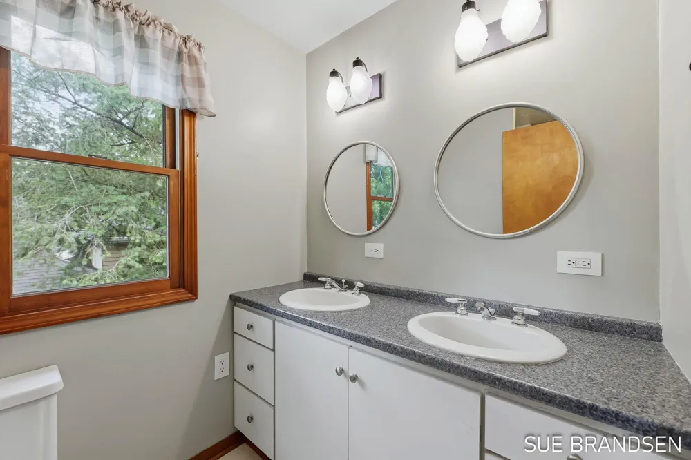 357 State Street Zeeland City, MI 49464