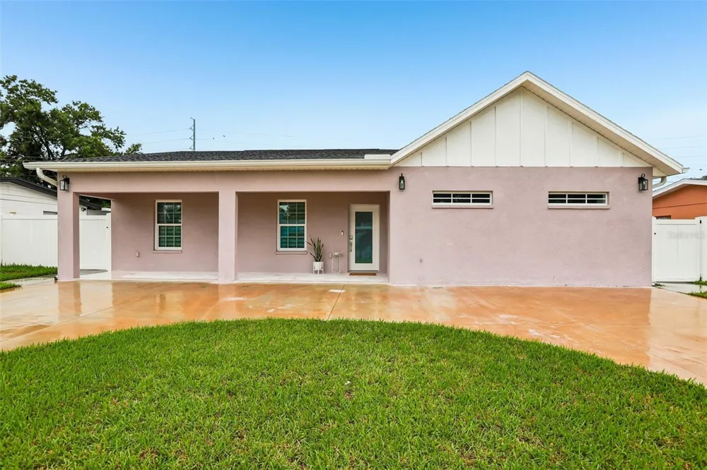 2703 AUBURN AVENUE W Tampa, FL 33614