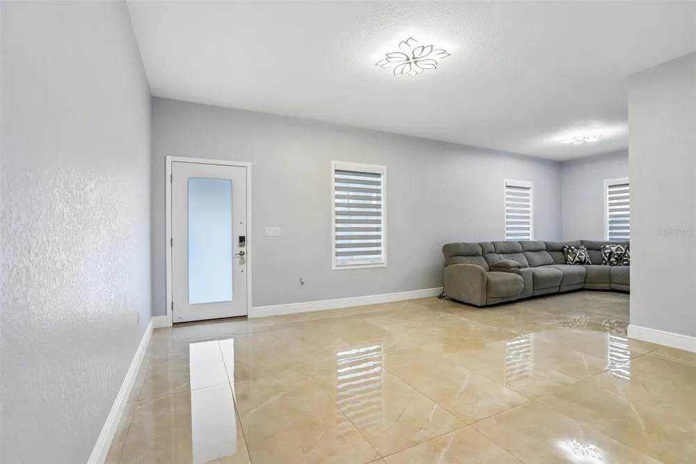 2703 AUBURN AVENUE W Tampa, FL 33614