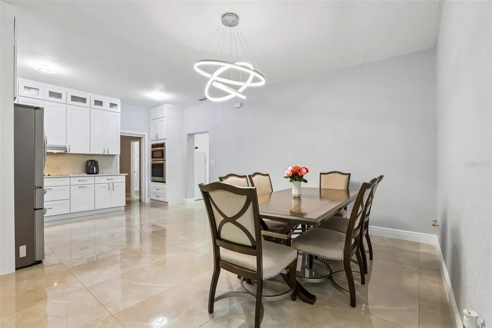 2703 AUBURN AVENUE W Tampa, FL 33614