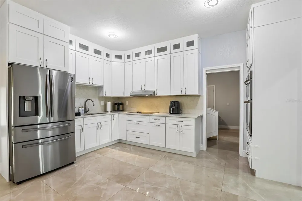 2703 AUBURN AVENUE W Tampa, FL 33614