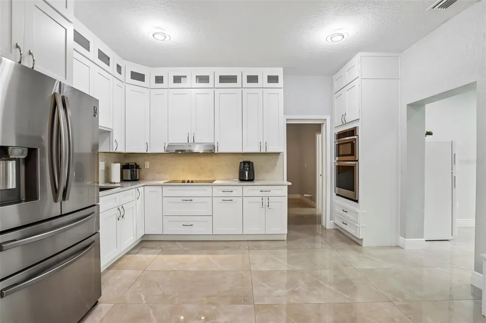 2703 AUBURN AVENUE W Tampa, FL 33614