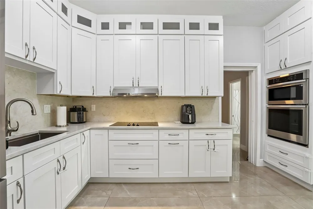2703 AUBURN AVENUE W Tampa, FL 33614