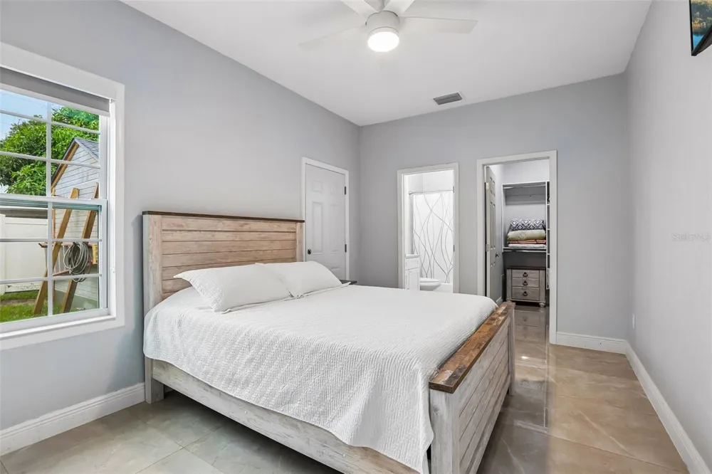 2703 AUBURN AVENUE W Tampa, FL 33614