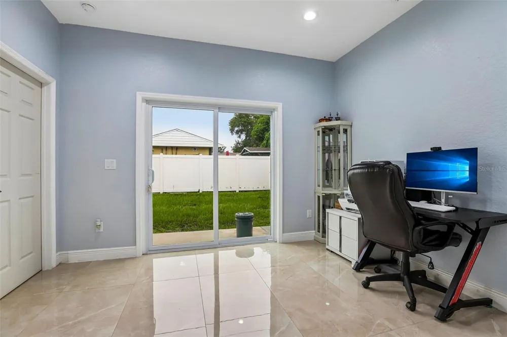2703 AUBURN AVENUE W Tampa, FL 33614