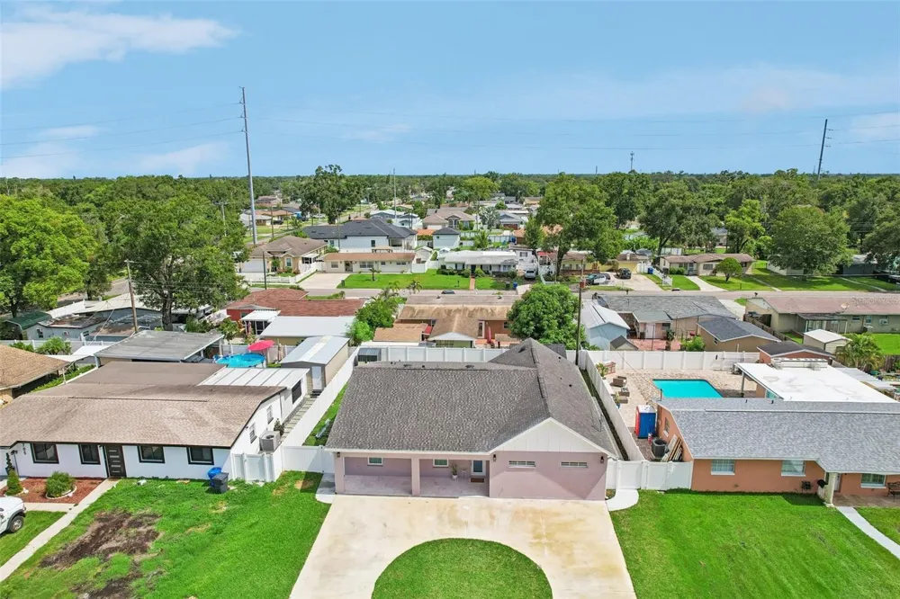 2703 AUBURN AVENUE W Tampa, FL 33614