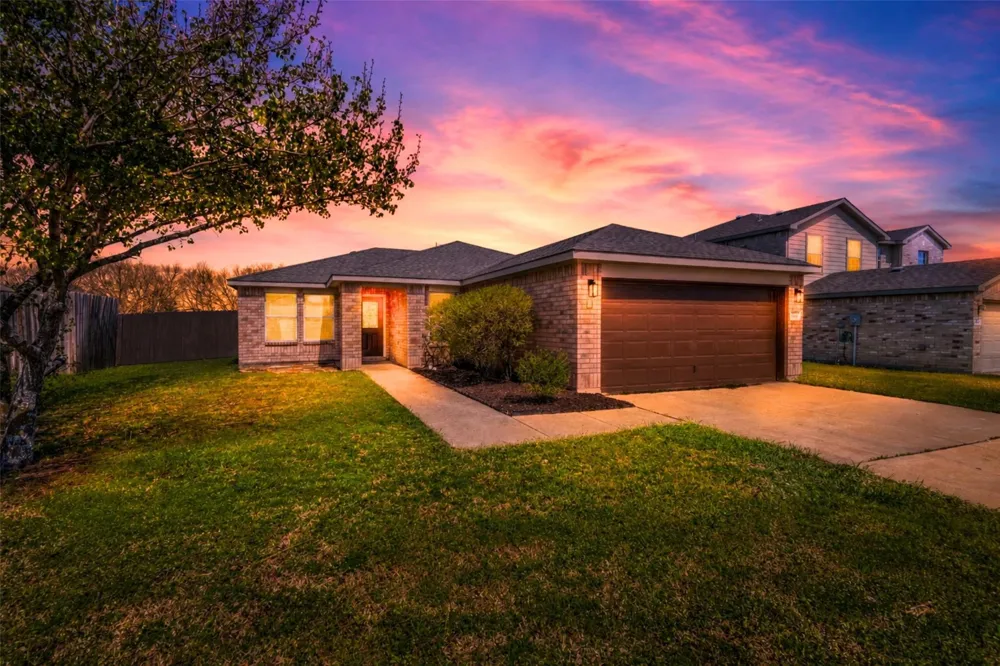 312 Stanford Forney, TX 75126