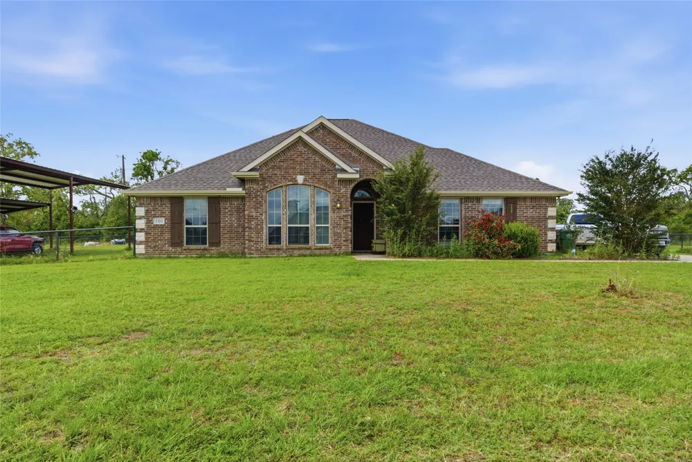 101 Hampton Lane Springtown, TX 76082