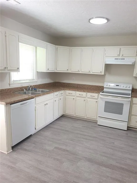 1685 Hunting Creek Drive Conyers, GA 30013