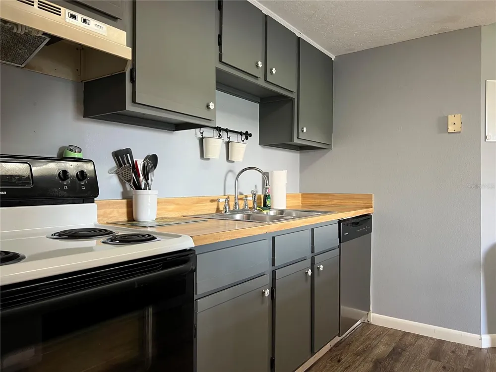 5026 WATER OAK DRIVE #208 Bradenton, FL 34207