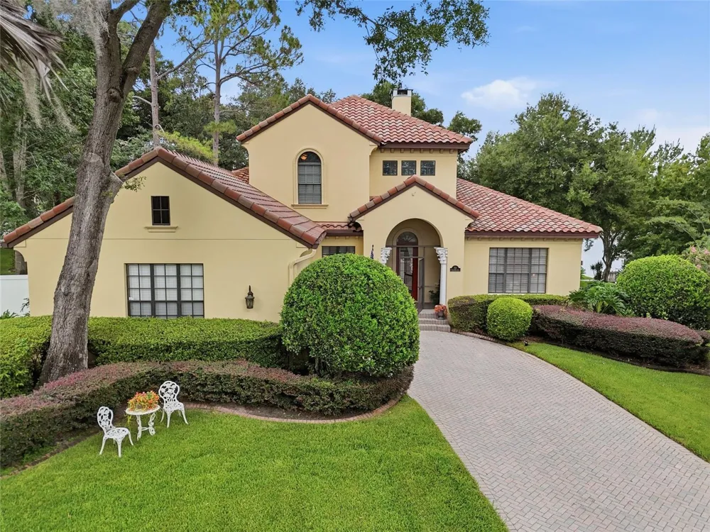 315 W BLUE WATER EDGE DRIVE Eustis, FL 32736