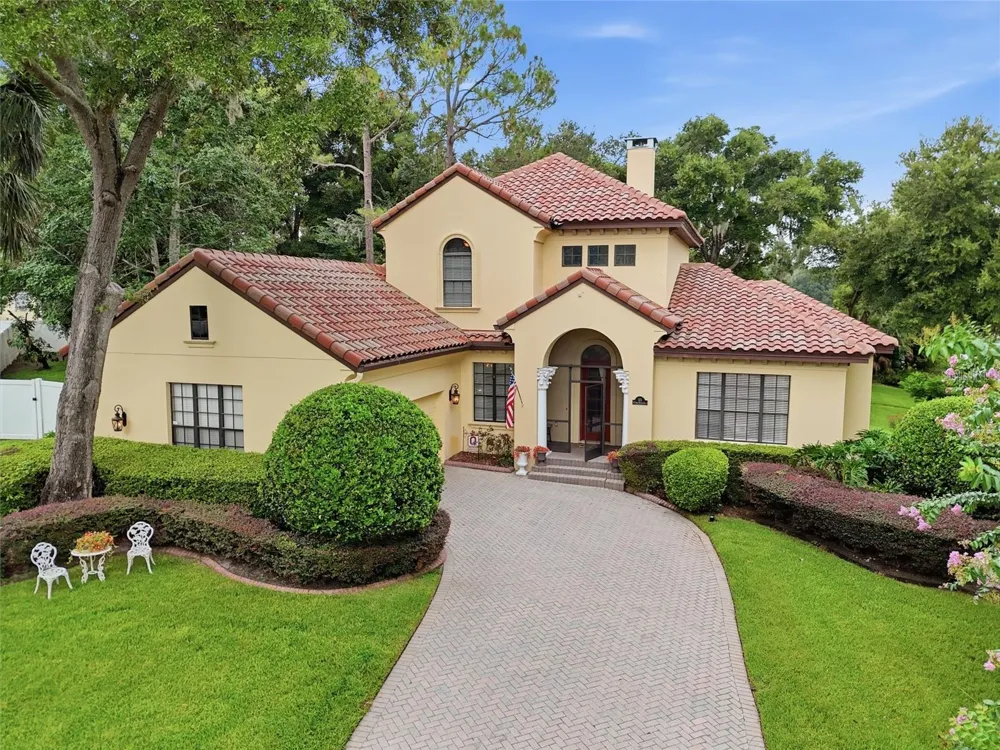 315 W BLUE WATER EDGE DRIVE Eustis, FL 32736