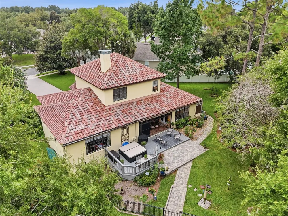 315 W BLUE WATER EDGE DRIVE Eustis, FL 32736