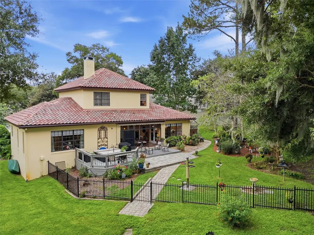 315 W BLUE WATER EDGE DRIVE Eustis, FL 32736