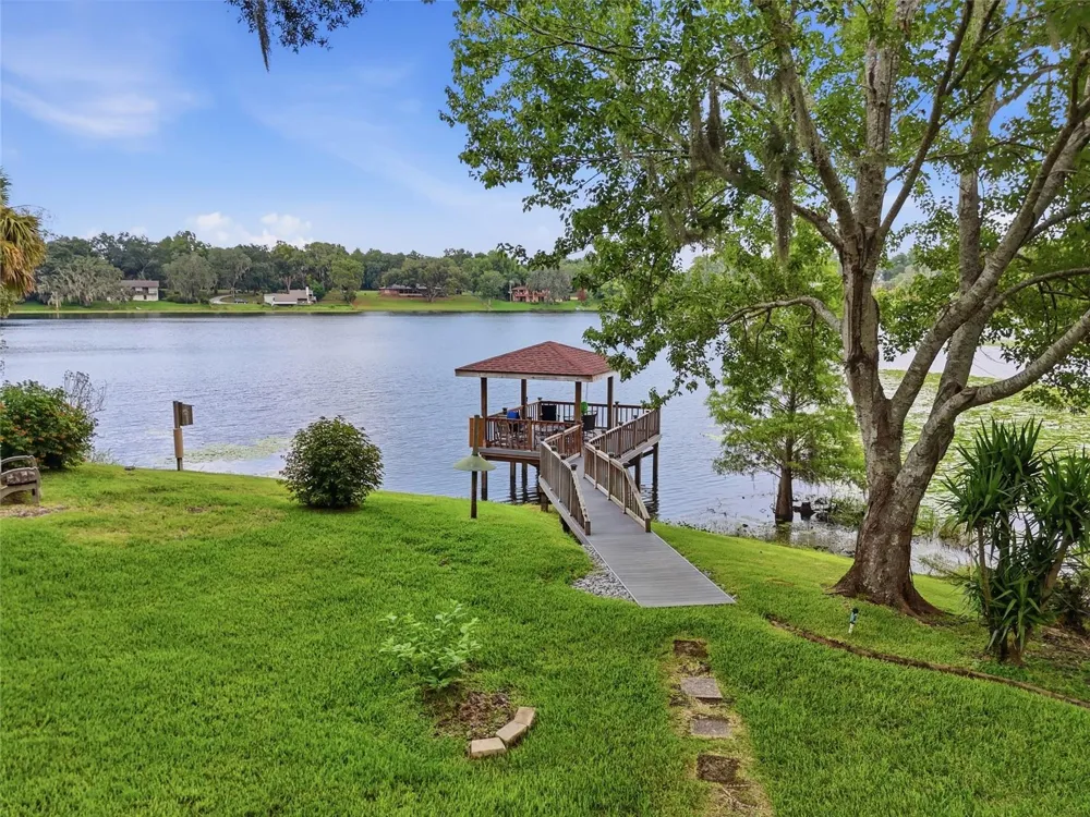315 W BLUE WATER EDGE DRIVE Eustis, FL 32736