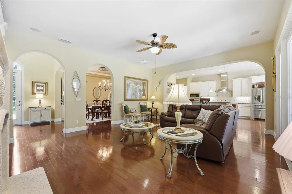 315 W BLUE WATER EDGE DRIVE Eustis, FL 32736