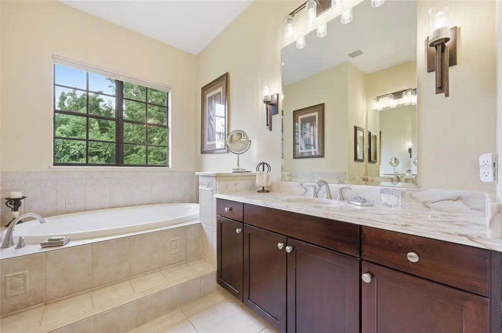 315 W BLUE WATER EDGE DRIVE Eustis, FL 32736