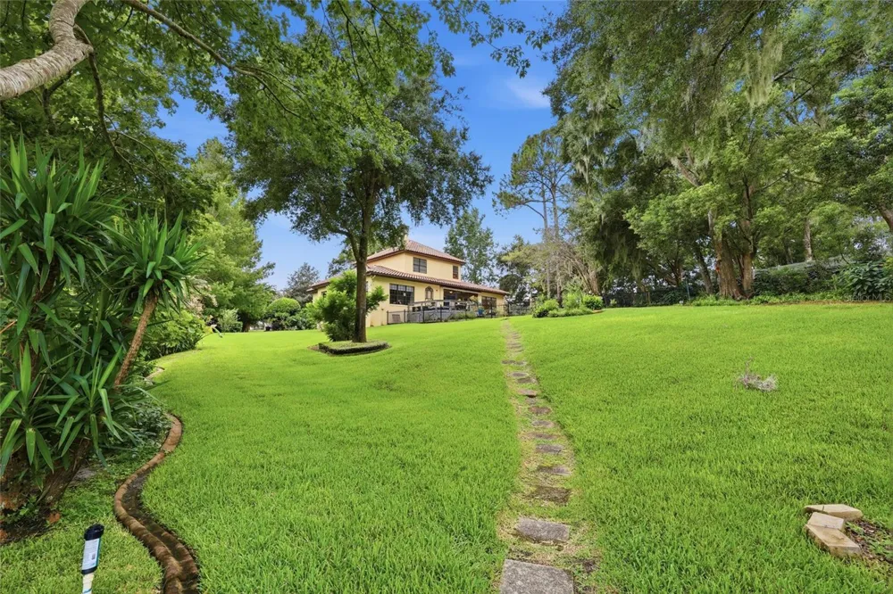 315 W BLUE WATER EDGE DRIVE Eustis, FL 32736