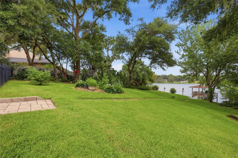 315 W BLUE WATER EDGE DRIVE Eustis, FL 32736
