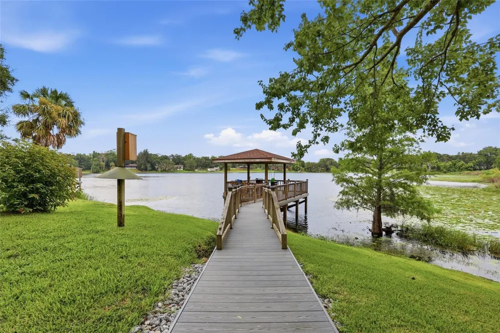315 W BLUE WATER EDGE DRIVE Eustis, FL 32736