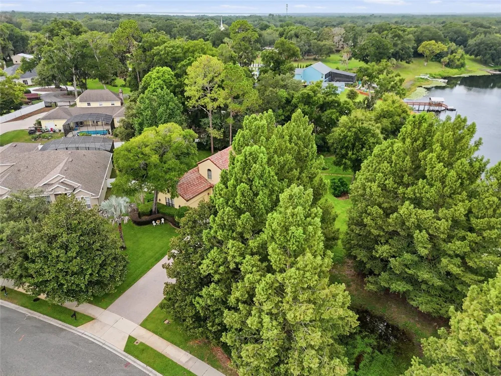 315 W BLUE WATER EDGE DRIVE Eustis, FL 32736