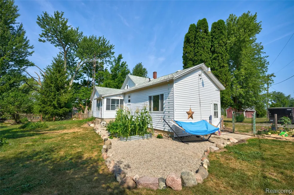 1175 S Morrish Road Clayton Charter Township, MI 48532