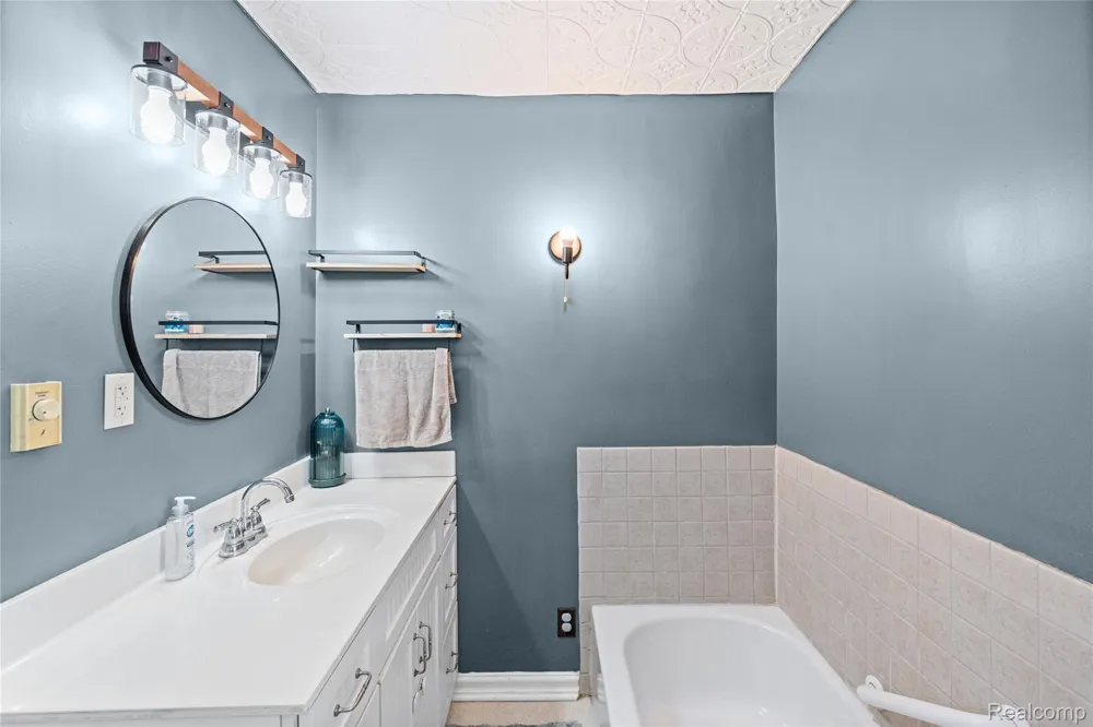 1175 S Morrish Road Clayton Charter Township, MI 48532