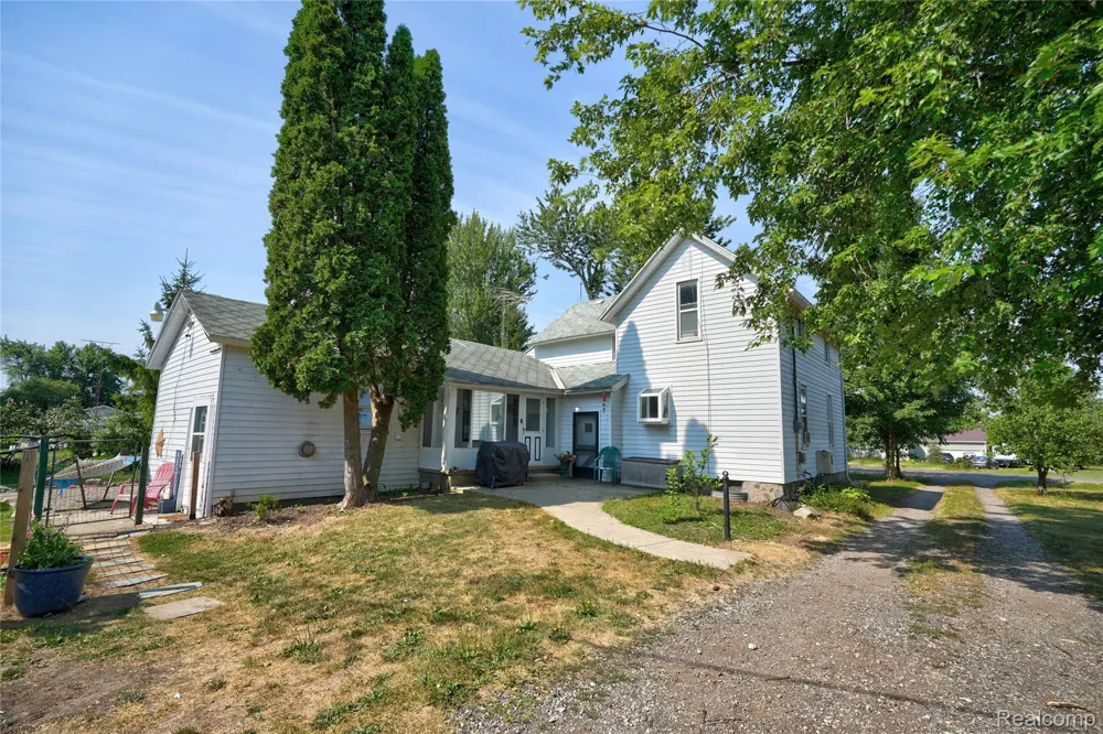 1175 S Morrish Road Clayton Charter Township, MI 48532