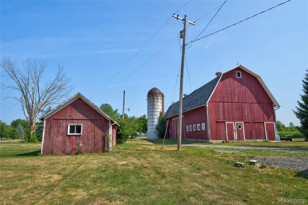 1175 S Morrish Road Clayton Charter Township, MI 48532