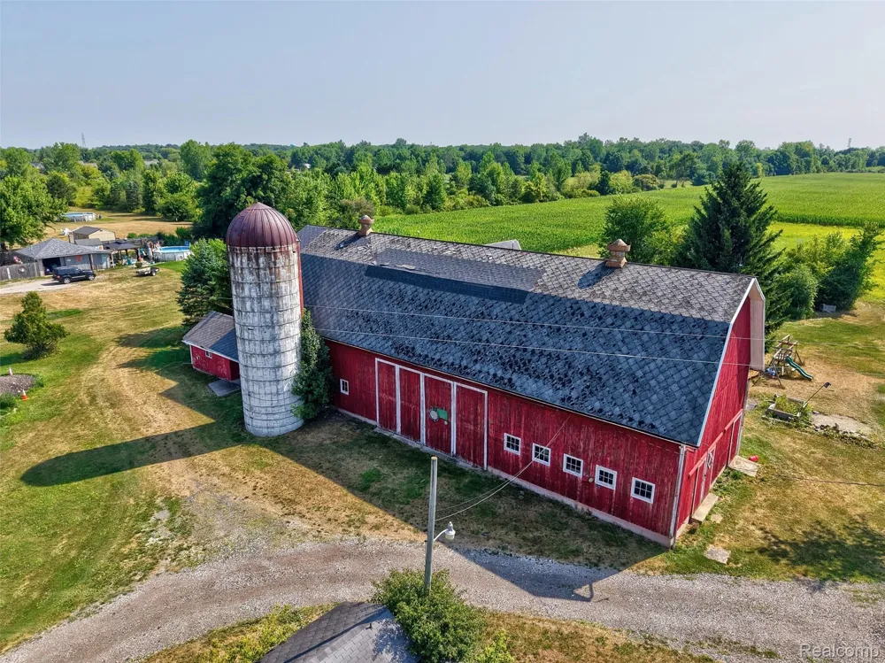 1175 S Morrish Road Clayton Charter Township, MI 48532