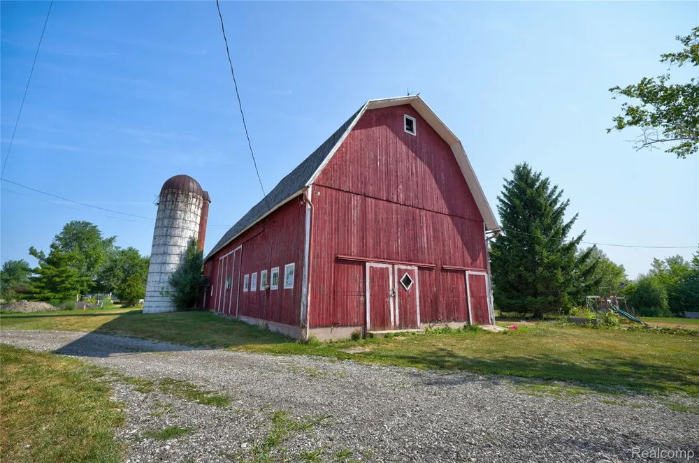 1175 S Morrish Road Clayton Charter Township, MI 48532