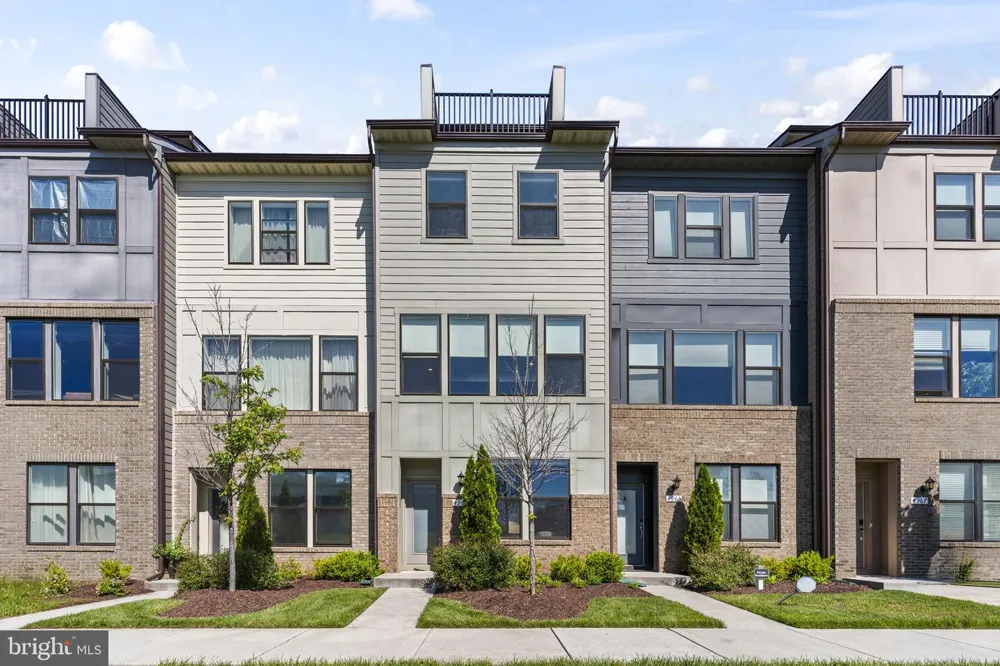 4963 VISTA GREEN LANE Lanham, MD 20706