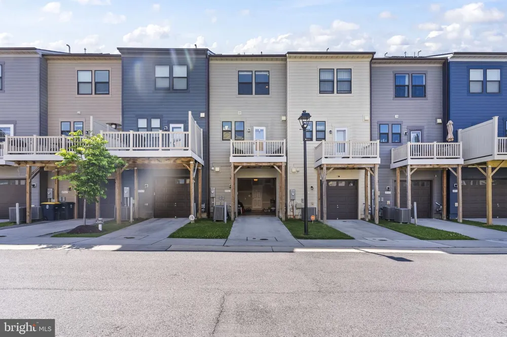 4963 VISTA GREEN LANE Lanham, MD 20706