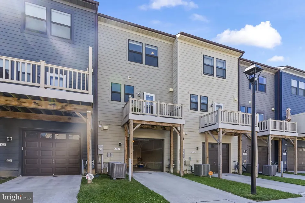 4963 VISTA GREEN LANE Lanham, MD 20706