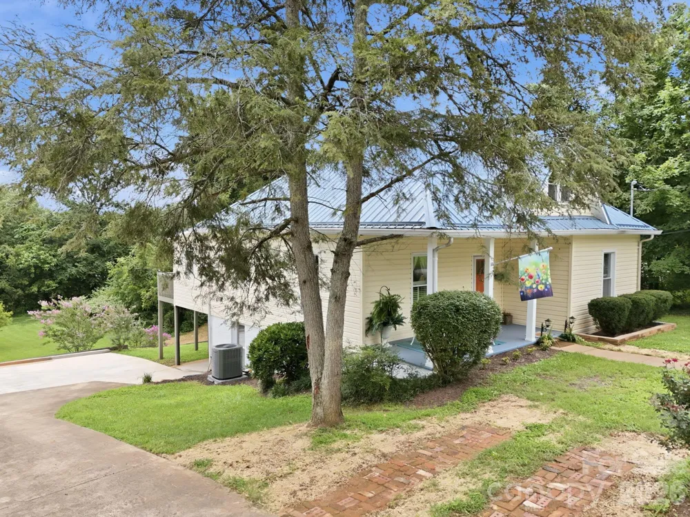 107 Burkemont Avenue Morganton, NC 28655