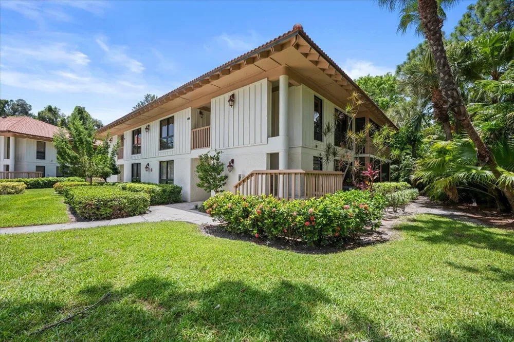 221 Brackenwood Terrace Palm Beach Gardens, FL 33418