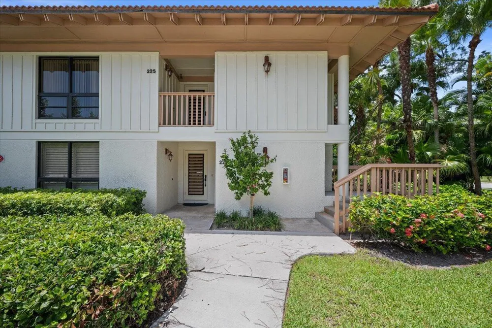 221 Brackenwood Terrace Palm Beach Gardens, FL 33418