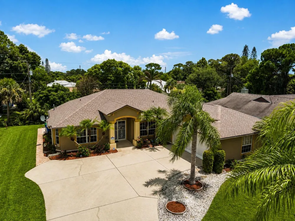 173 Easy Street Sebastian, FL 32958