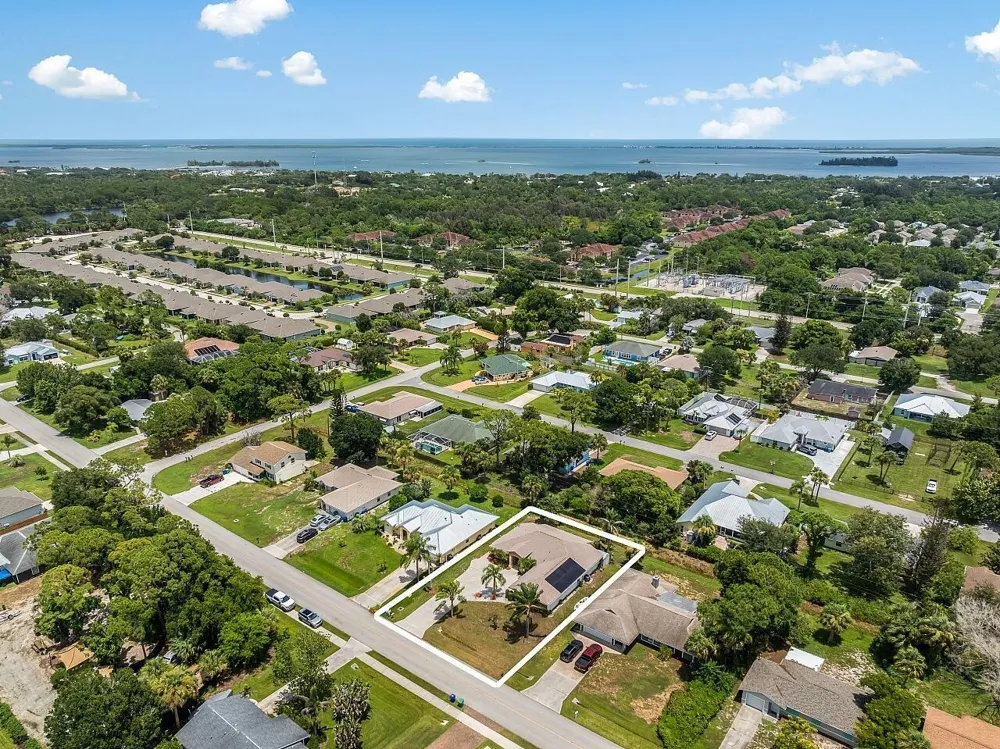 173 Easy Street Sebastian, FL 32958
