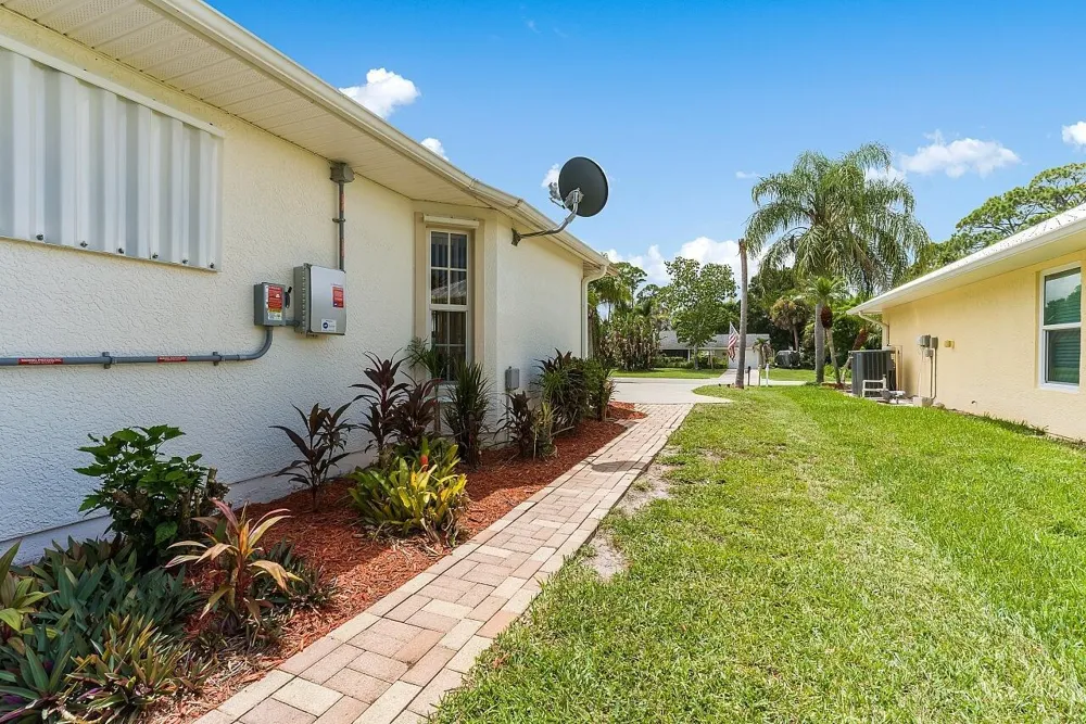 173 Easy Street Sebastian, FL 32958