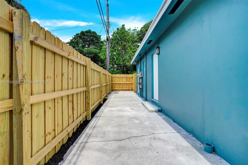 929 S N St #5 Lake Worth, FL 33460