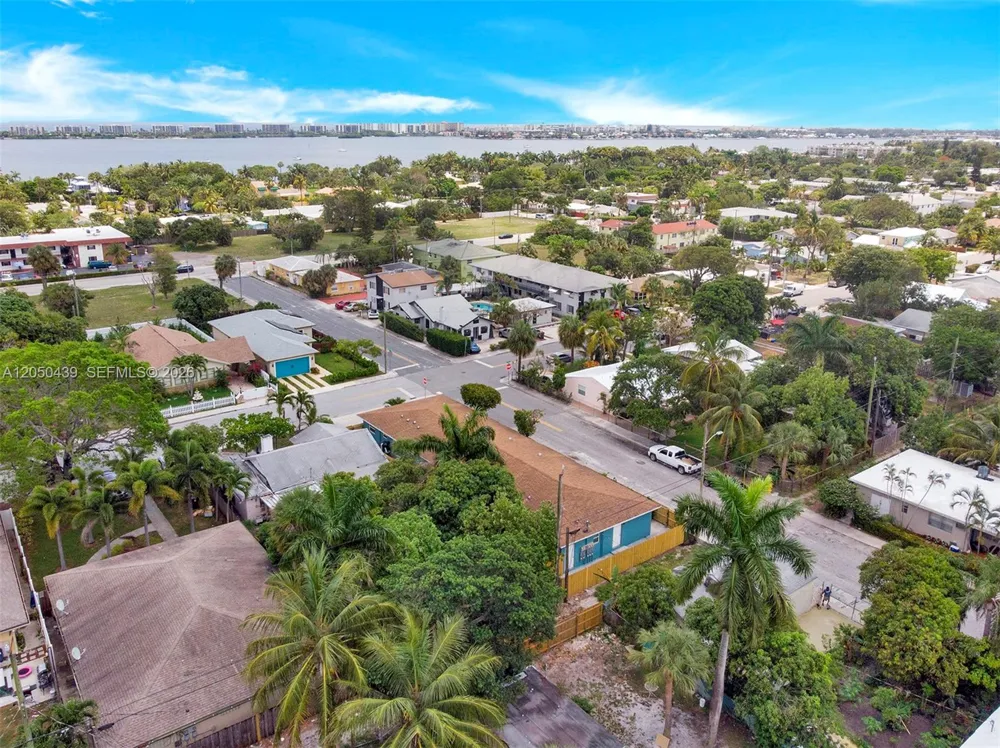 929 S N St #5 Lake Worth, FL 33460