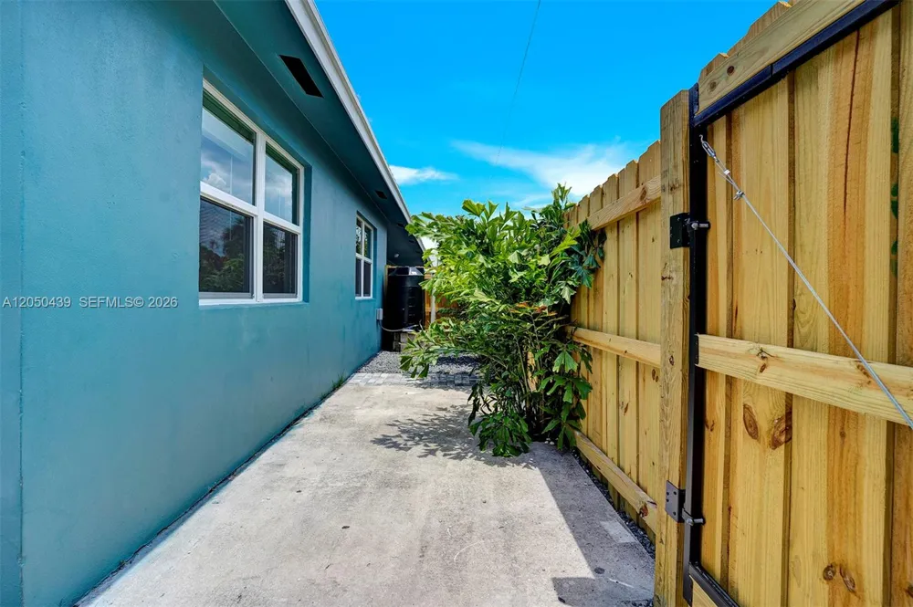 929 S N St #5 Lake Worth, FL 33460
