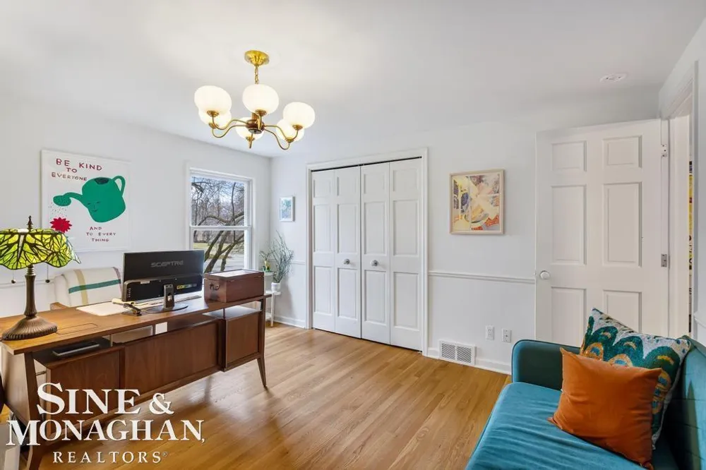 565 Lochmoor Boulevard Grosse Pointe Woods City, MI 48236