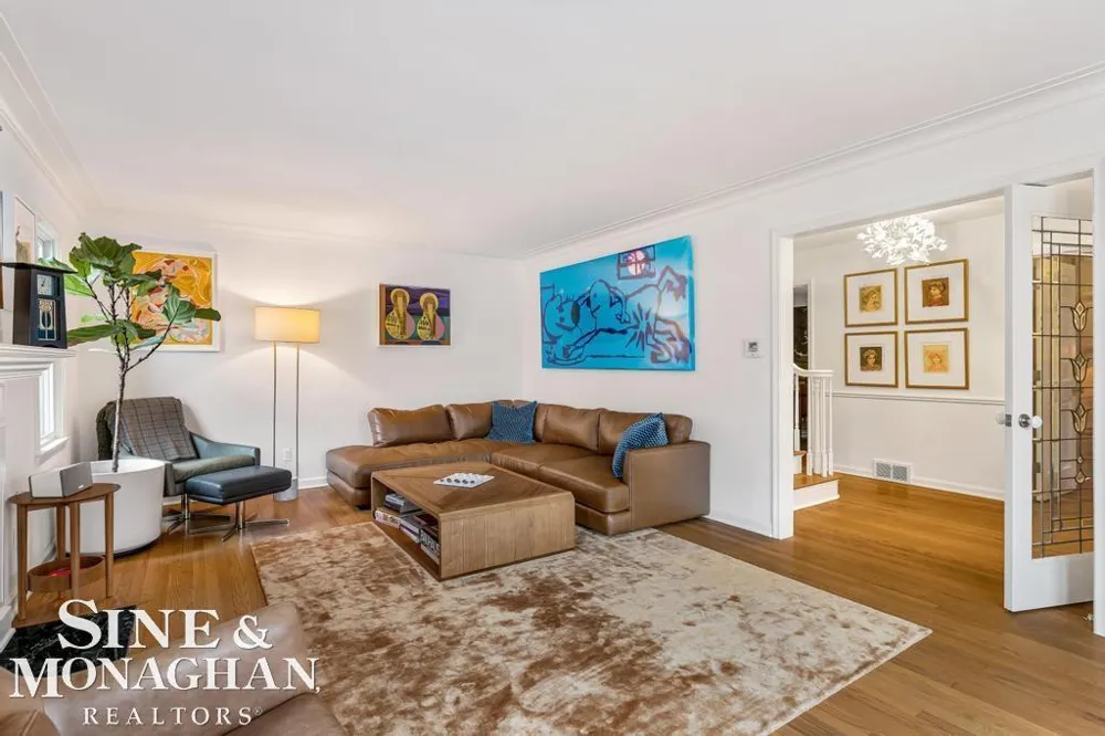 565 Lochmoor Boulevard Grosse Pointe Woods City, MI 48236