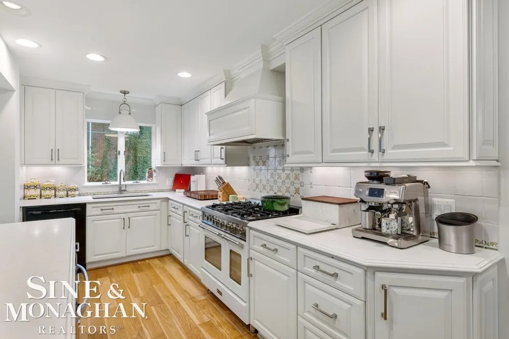 565 Lochmoor Boulevard Grosse Pointe Woods City, MI 48236
