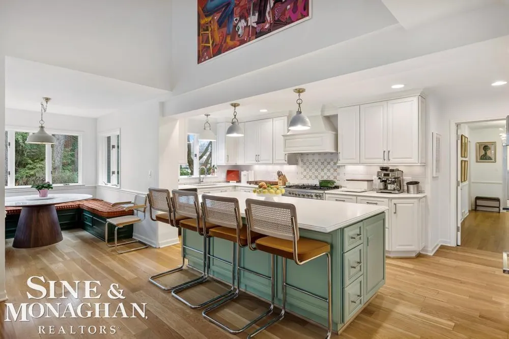 565 Lochmoor Boulevard Grosse Pointe Woods City, MI 48236