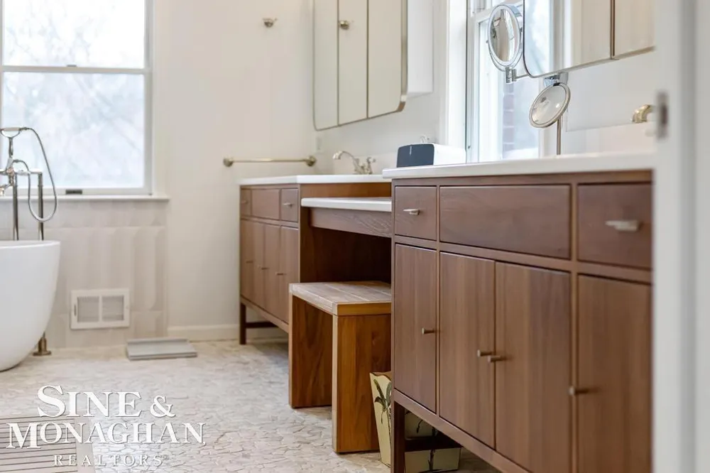 565 Lochmoor Boulevard Grosse Pointe Woods City, MI 48236