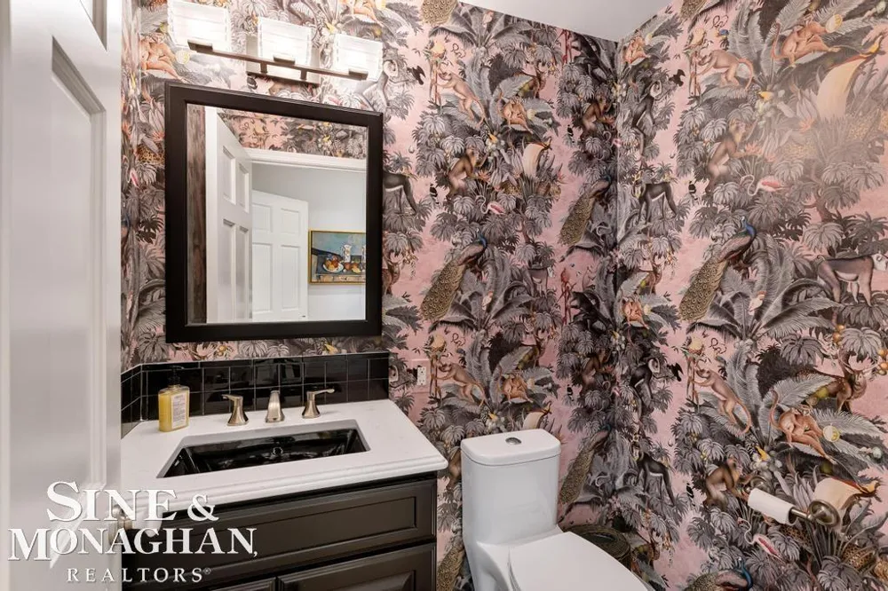 565 Lochmoor Boulevard Grosse Pointe Woods City, MI 48236