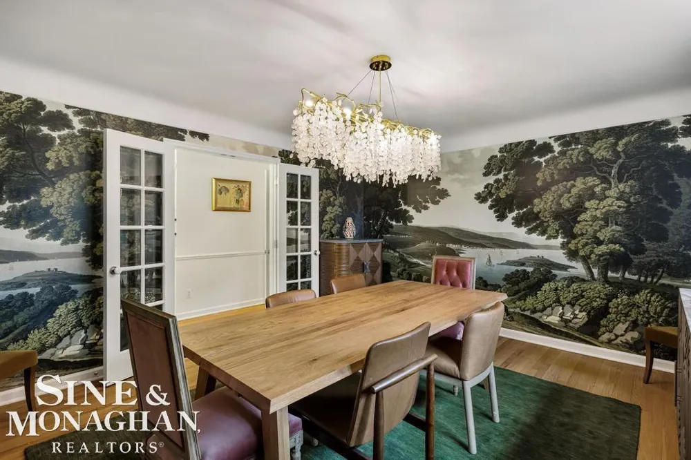 565 Lochmoor Boulevard Grosse Pointe Woods City, MI 48236